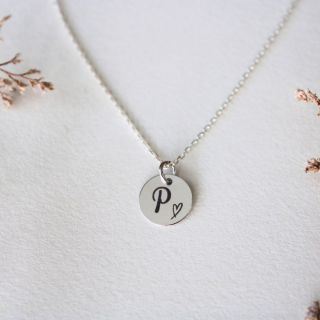 Představuji vám druhý kousek značky Soulia - medailonek, který nosíte u srdce 🤍 Víte, co mě na špercích nejvíc baví?...